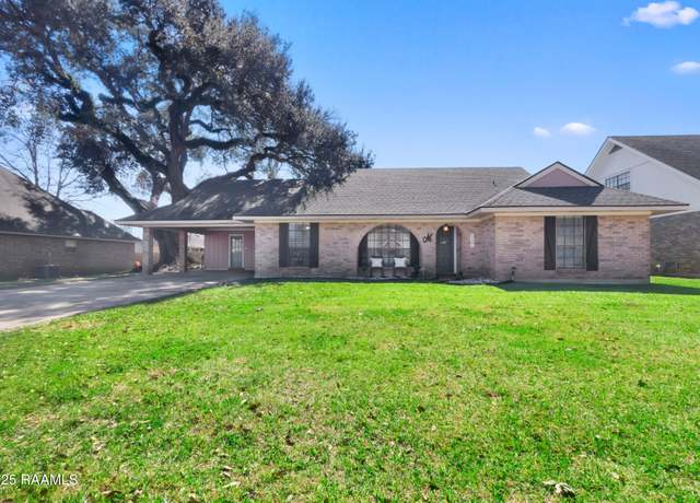 Property at 112 Kingswood Dr, Lafayette, LA 70501, 3 beds, 2 baths