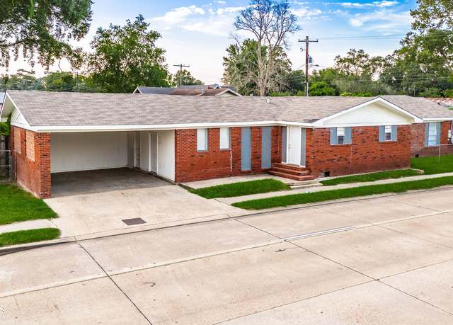 Property at 942 St Charles St, Lafayette, LA 70501, 3 beds, 2 baths