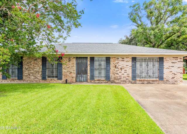 Property at 104 Fairway Dr, Lafayette, LA 70506, 3 beds, 1.5 baths