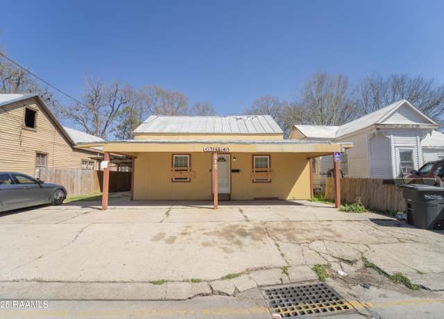 Property at 617 E St. Peter St, New Iberia, LA 70560, 3 beds, 2 baths