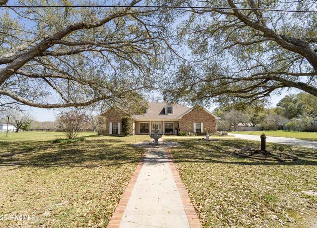 Property at 122 Finesse Rd, Carencro, LA 70520, 2 beds, 2.5 baths