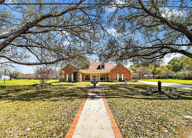 Property at 122 Finesse Rd, Carencro, LA 70520, 2 beds, 2.5 baths