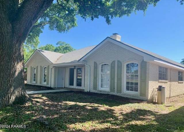 Property at 362 Orangewood Dr, Lafayette, LA 70503, 3 beds, 2 baths