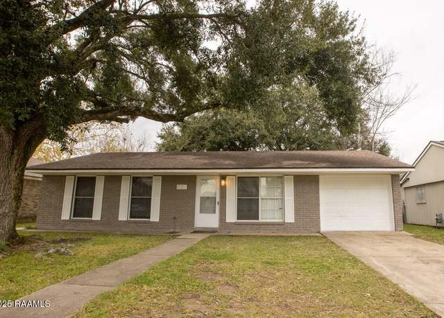 Property at 121 Fraternity Dr, Lafayette, LA 70506, 4 beds, 1.5 baths