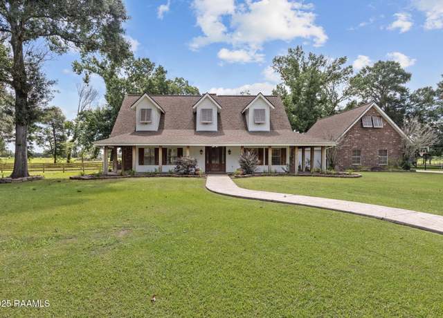 Property at 5761 Eagle Pass Dr, Youngsville, LA 70592, 3 beds, 3.5 baths