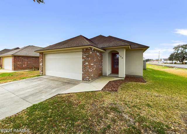 Property at 100 Sugarcreek Dr, Youngsville, LA 70592, 2 beds, 2 baths