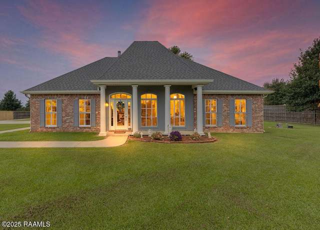 Property at 1226 Dugas Rd, Lafayette, LA 70507, 3 beds, 2 baths