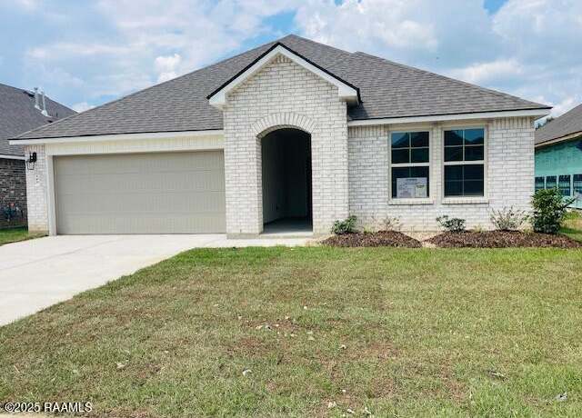 Property at 104 Broussard Hill Dr, Broussard, LA 70518, 4 beds, 2 baths