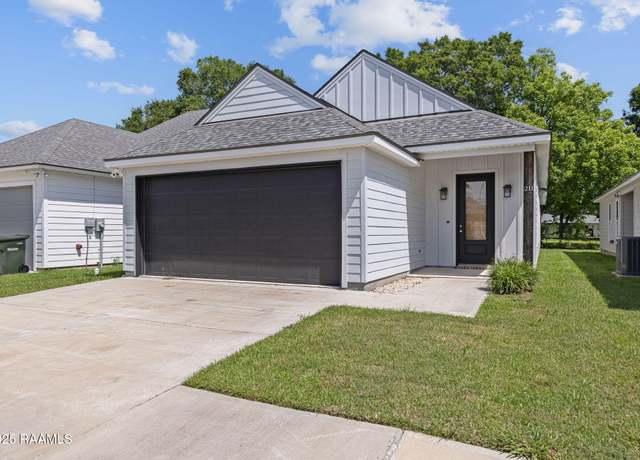 Property at 211 Alpine Dr, Lafayette, LA 70506, 3 beds, 2 baths