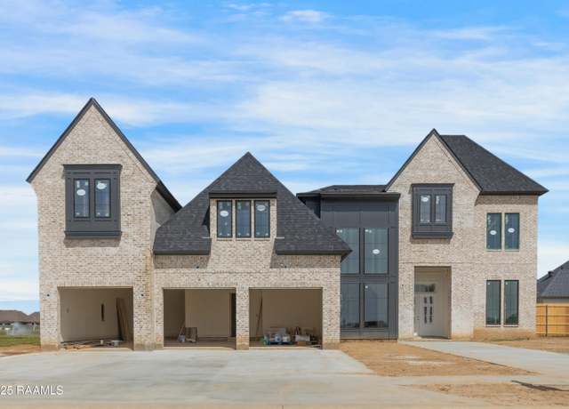 Property at 204 Sabal Bend Dr, Youngsville, LA 70592, 4 beds, 3.5 baths