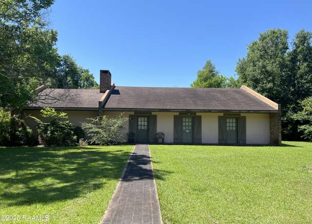 Property at 8133 Meadow Ln, Abbeville, LA 70510, 2 beds, 2 baths
