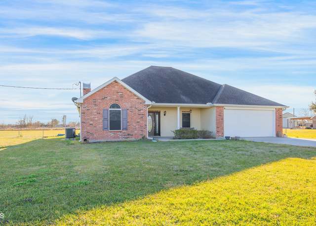 Property at 2612 Vida Shaw Rd, New Iberia, LA 70563, 3 beds, 2 baths