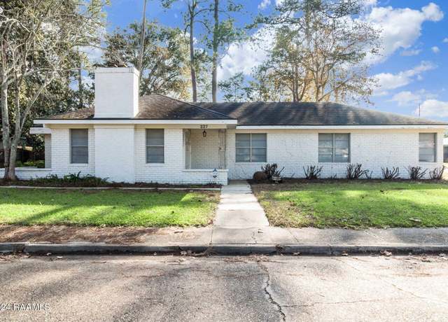 Property at 227 W Tennis St, Opelousas, LA 70570, 3 beds, 2 baths