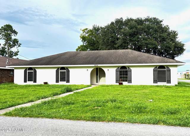 Property at 1102 Jenkins Ave, Crowley, LA 70526, 3 beds, 2 baths