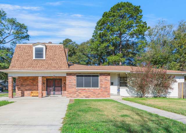 Property at 401 Azalea Dr, New Iberia, LA 70563, 5 beds, 2 baths