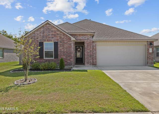 Property at 113 S Lakepointe Dr, Lafayette, LA 70506, 4 beds, 3 baths
