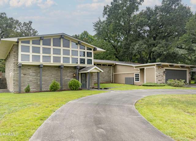 Property at 1721 Jane St, New Iberia, LA 70560, 4 beds, 3.5 baths