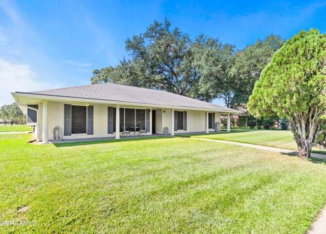 Property at 101 University Pl, Eunice, LA 70535, 3 beds, 2 baths