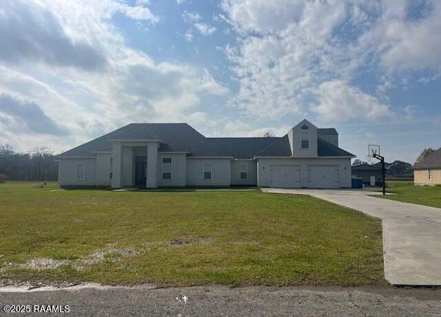 Property at 1132 Mekong Blvd, St. Martinville, LA 70582, 6 beds, 4.5 baths