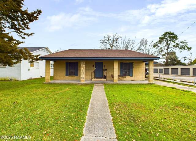 Property at 510 Ashton St, New Iberia, LA 70563, 2 beds, 2 baths