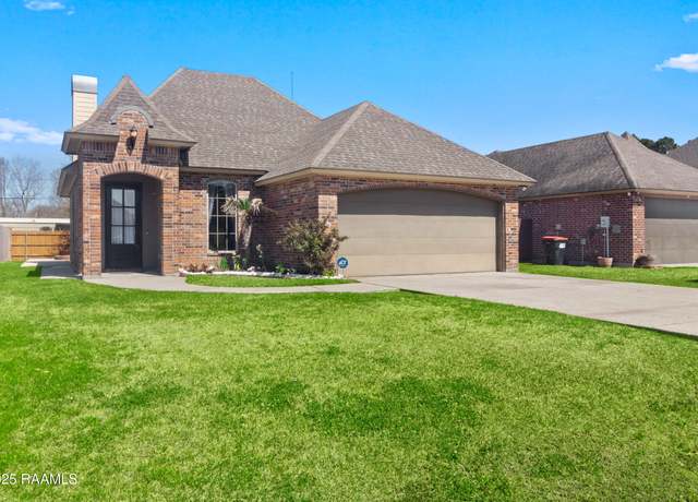 Property at 104 Old Heritage Ln, Carencro, LA 70520, 3 beds, 2 baths