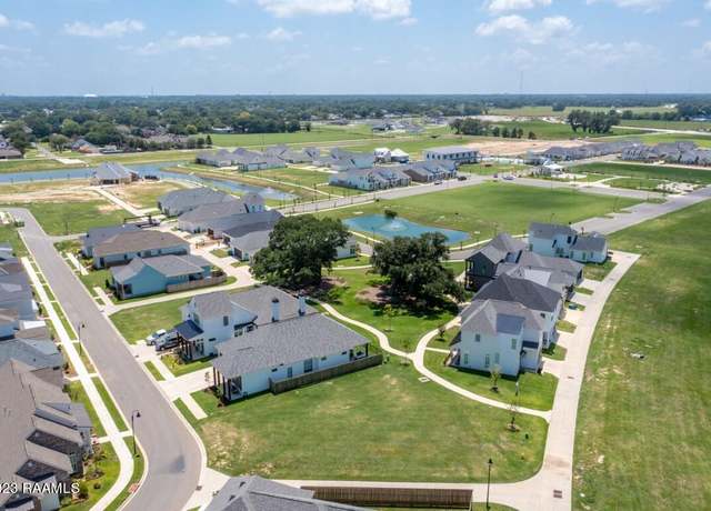 Property at 112 Oak Village Dr, Scott, LA 70583