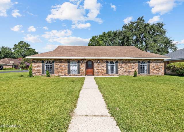 Property at 118 Granada Dr, Lafayette, LA 70506, 3 beds, 2 baths