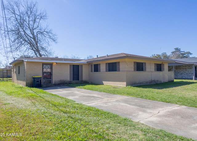 Property at 121 Bradford Dr, Carencro, LA 70520, 3 beds, 2 baths