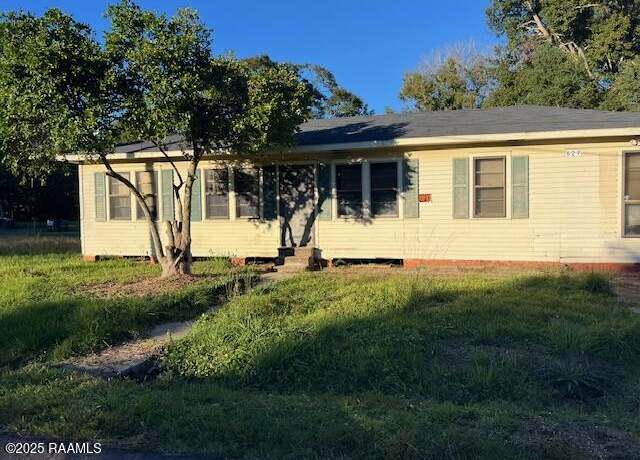 Property at 627 W Jefferson St, Ville Platte, LA 70586, 2 beds, 1 bath