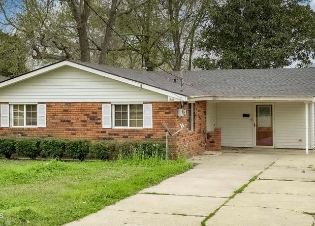 Property at 1611 French St, New Iberia, LA 70560, 3 beds, 2 baths