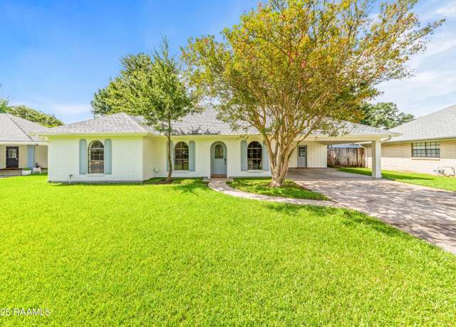 Property at 204 San Carlos Cir, Lafayette, LA 70506, 3 beds, 2 baths