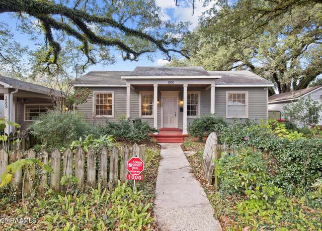 Property at 1000 Oaklawn Ave, Lafayette, LA 70506, 3 beds, 2 baths
