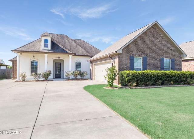 Property at 113 Paige Place Ave, Broussard, LA 70518, 4 beds, 3 baths