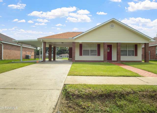 Property at 303 Chadwick Dr, Lafayette, LA 70501, 3 beds, 2 baths