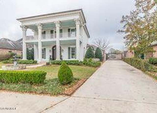 Property at 306 Princeton Woods Loop, Lafayette, LA 70508, 4 beds, 4.5 baths