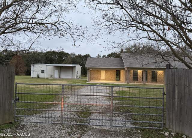 Property at 301 J B Rd, Lafayette, LA 70506, 3 beds, 2 baths