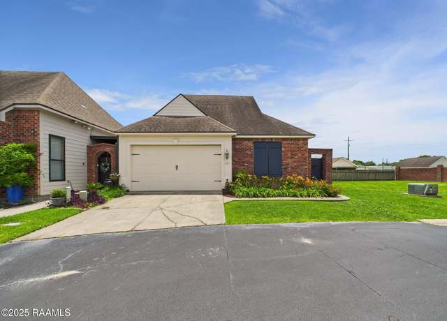 Property at 102 Palm Springs Dr, Lafayette, LA 70506, 2 beds, 2 baths