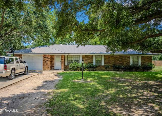 Property at 8922 Meadow Ln, Abbeville, LA 70510, 3 beds, 2 baths