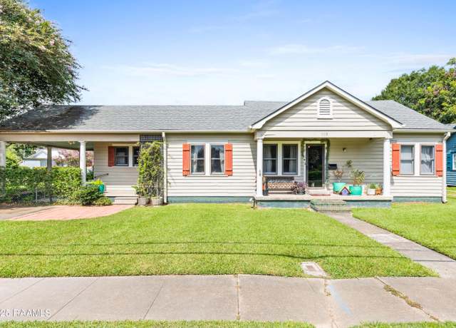 Property at 208 S Guegnon St, Abbeville, LA 70510, 3 beds, 2 baths