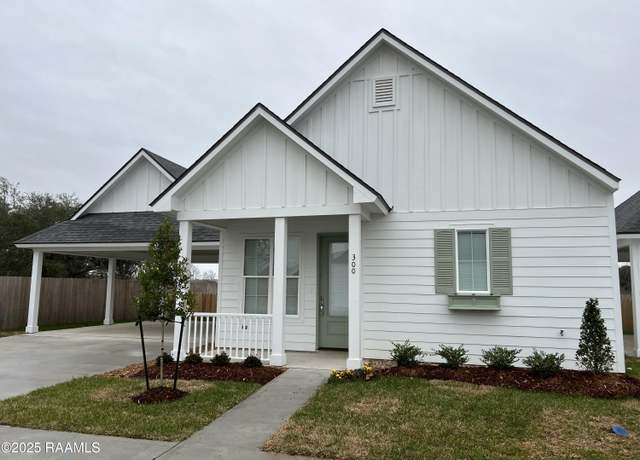Property at 105 Refuge Dr, Youngsville, LA 70592, 3 beds, 2 baths