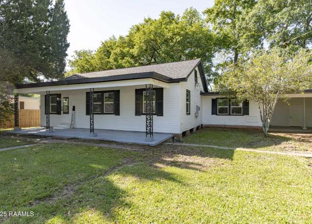 Property at 418 Birch St, New Iberia, LA 70563, 4 beds, 2 baths