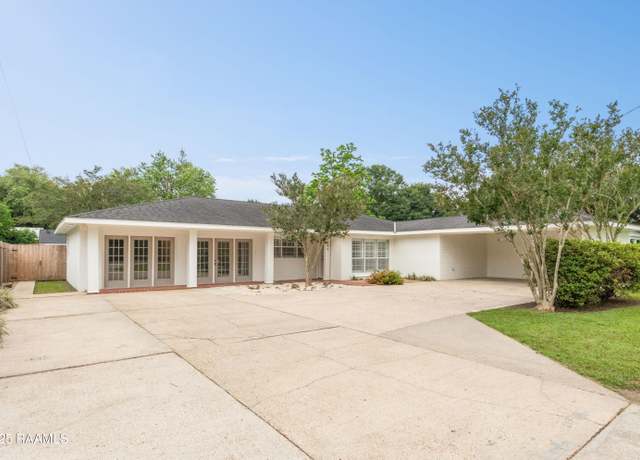 Property at 504 Loreauville Rd, New Iberia, LA 70563, 3 beds, 3 baths