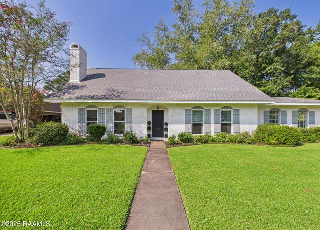 Property at 404 Robinhood Cir, Lafayette, LA 70508, 3 beds, 2.5 baths