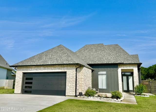 Property at 104 Cherrywood Dr, Lafayette, LA 70508, 3 beds, 2.5 baths
