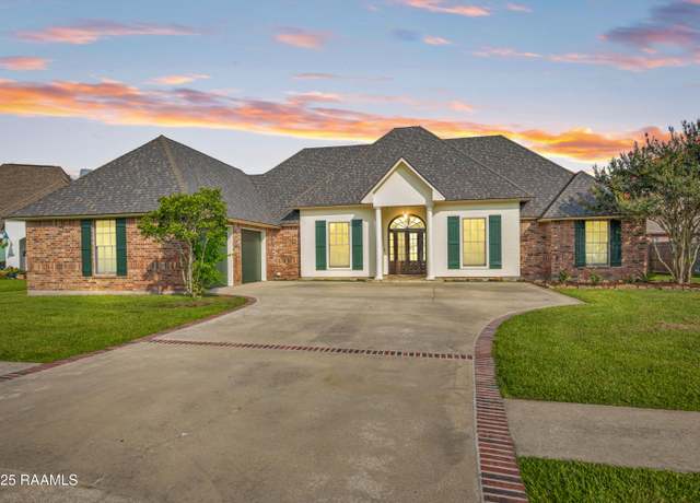 Property at 102 Solano Dr, Lafayette, LA 70503, 4 beds, 2 baths