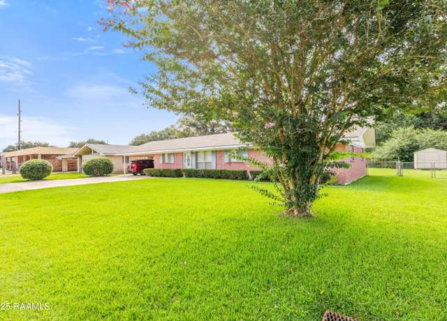 Property at 105 Leisure Ln, Lafayette, LA 70506, 3 beds, 1.5 baths