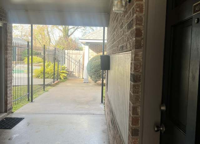 Property at 3121 Johnston St #143, Lafayette, LA 70503, 1 bed, 1 bath