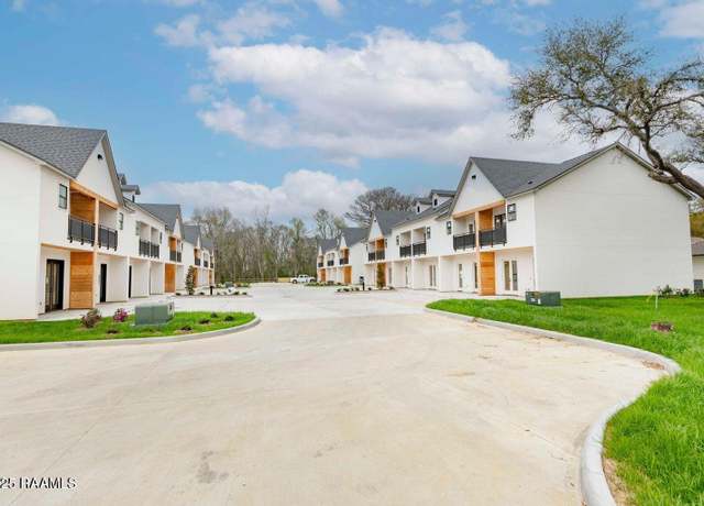 Property at 1510 Kaliste Saloom Rd #104, Lafayette, LA 70508, 2 beds, 2.5 baths