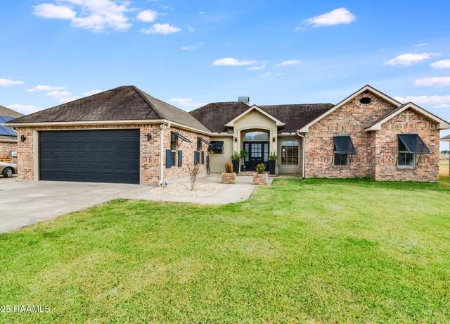 Property at 1103 Bonnet St, New Iberia, LA 70563, 4 beds, 2.5 baths