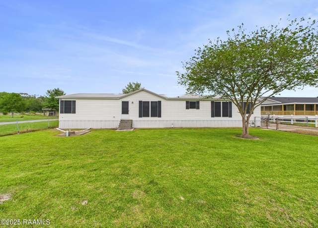 Property at 539 Patty St, Opelousas, LA 70570, 4 beds, 2 baths